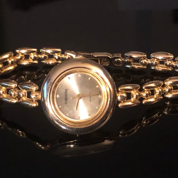 VTG Capezio Polished Gold Tone Women's Chain Link Round Face Quartz Wristwatch - Picture 2 of 8